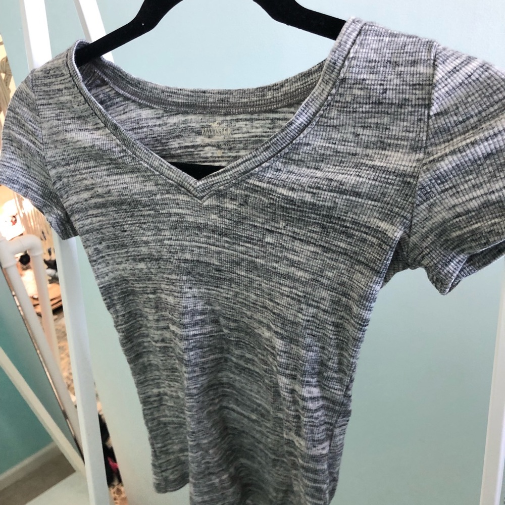 Hollister ribbed grey striped t-shirt.